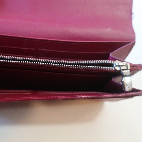 Authentic Women Louis Vuitton Sarah Fuchsia Textured Epi Leather Envelope Wallet - Picture 8 of 14
